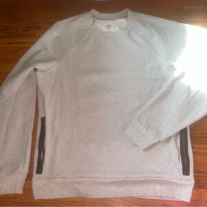 ALO Yoga Men's Light Gray Crewneck Sweater